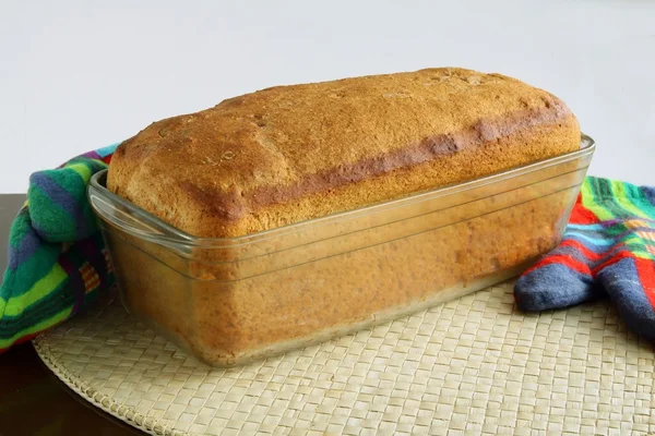 Laib selbstgebackenes Brot — Stockfoto