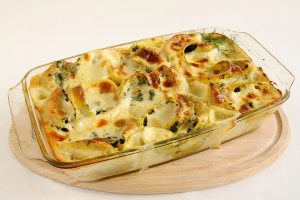 Pasta,spinach and behamel sauce au gratin — Stock Photo, Image