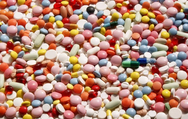 Различные таблетки — стоковое фото