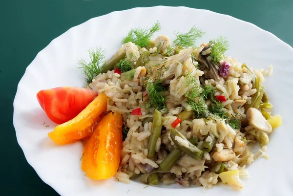 Arroz com legumes e carne como ragu — Fotografia de Stock