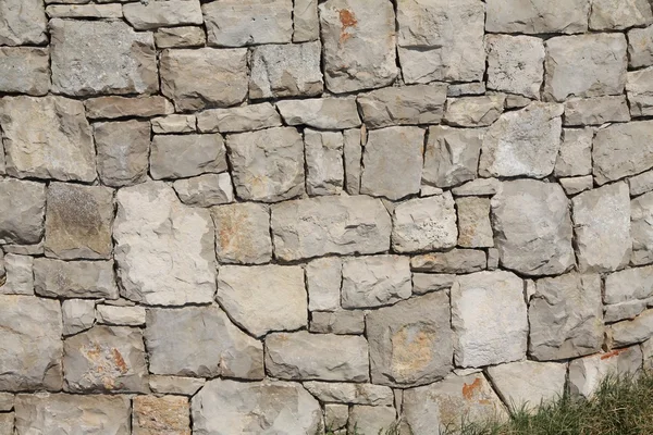Kalksten vägg byggd utan något murbruk — Stockfoto
