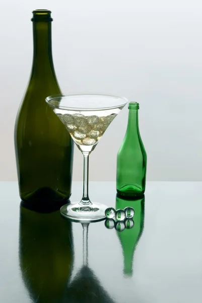 Champán, botellas y vidrio — Foto de Stock
