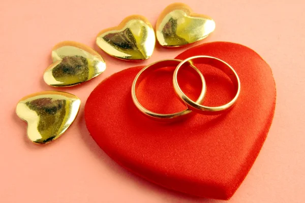 Symboler för kärlek, äktenskap och vänlighet — Stockfoto