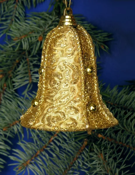 Goldene Textilglocke als Christbaumschmuck — Stockfoto