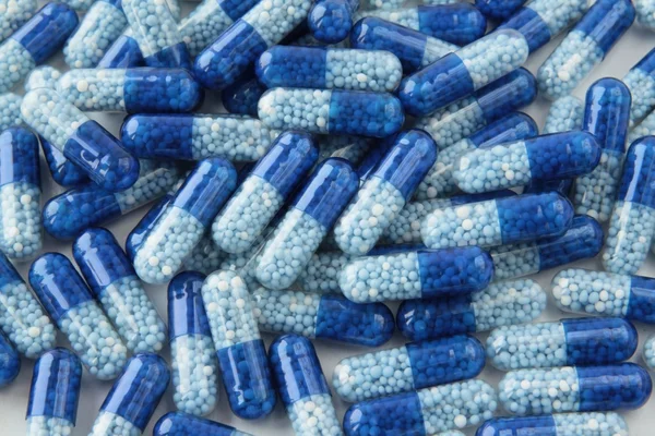 Medicamento de potássio granulado azul — Fotografia de Stock