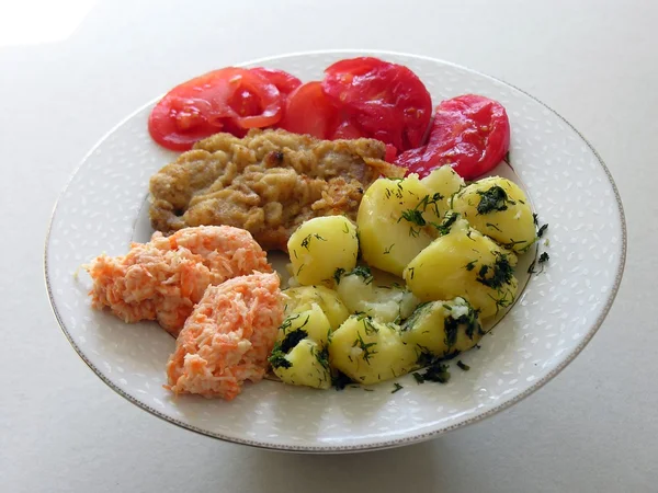 Carne de porco assada com legumes para o jantar — Fotografia de Stock