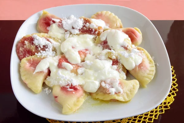 stock image Raviolies with strawberries ,sugar powder and cream