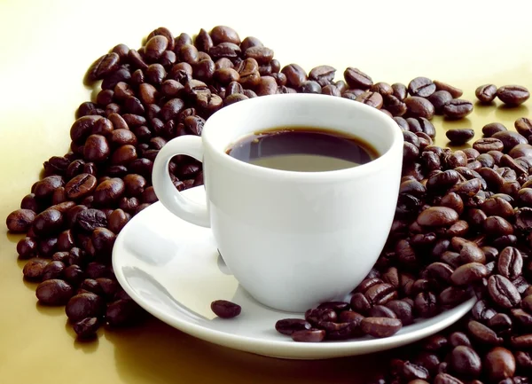 Cup of coffee and beans — Stock Photo, Image