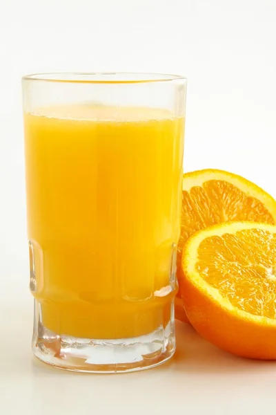 Apelsin och juice — Stockfoto