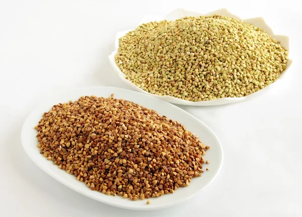 Raw and smoked buckwheat groats — Stock Photo, Image
