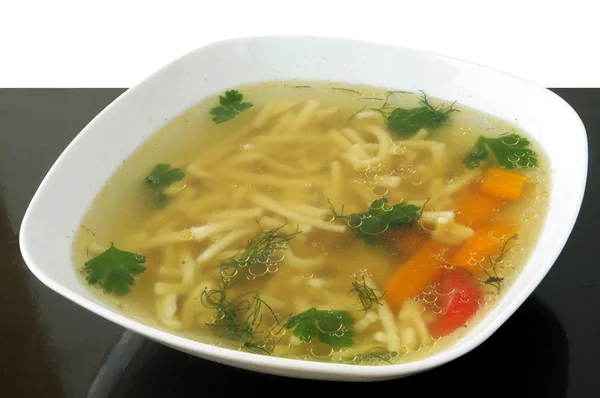 Duidelijk vlees soep met noedels en plantaardige — Stockfoto