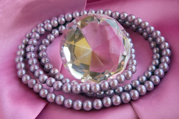 Perlový náhrdelník a diamont — Stock fotografie