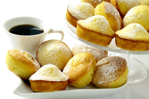 Cupcakes e xícara de café como sobremesa — Fotografia de Stock