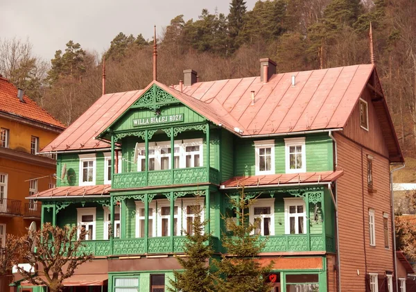 Casa de madeira retro no resort polonês Krynica — Fotografia de Stock