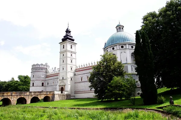 Pohled na hrad krasiczyn v Polsku Stock Snímky