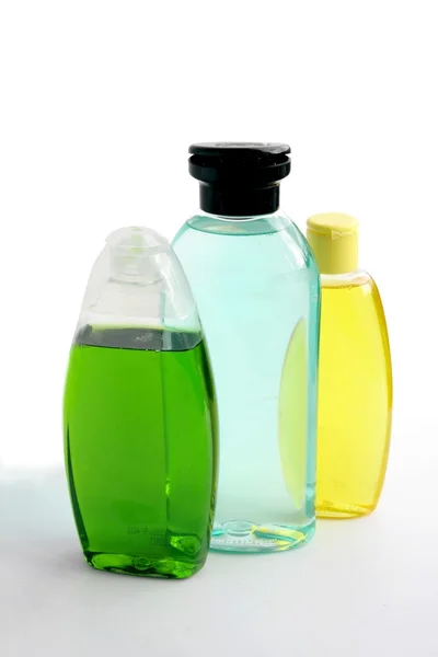 Wassen gels en shampoo in de badkamer — Stockfoto