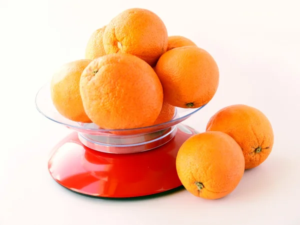Orangen im Maßstab — Stockfoto