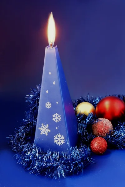 Vela ardiente y Navidad — Foto de Stock