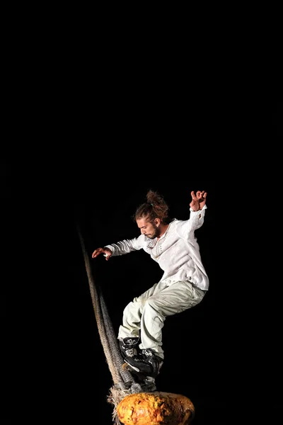Inline skater doing tricks — Stock Photo, Image