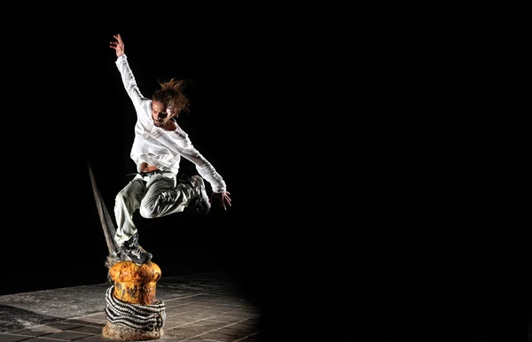 Inline-Skater beim Tricksen — Stockfoto
