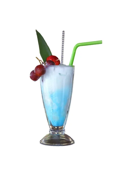 Koude cocktail met vruchten — Stockfoto