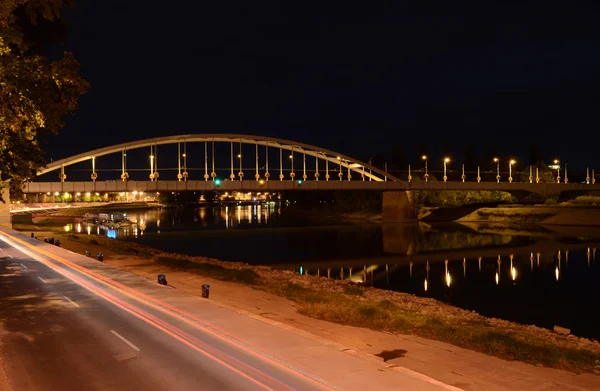 szeged, Macaristan gece köprü.