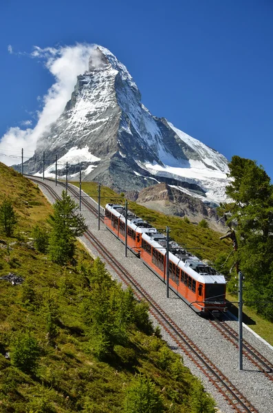 Поезд Горнерграт и Маттерхорн. Швейцария — стоковое фото