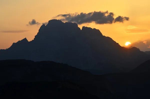 Naplemente a sesto Dolomitok hegyei, Olaszország — Stock Fotó