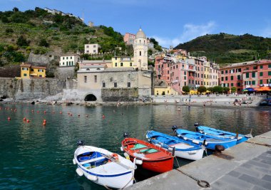 Vernazza village in the Cinque Terre, Italy clipart