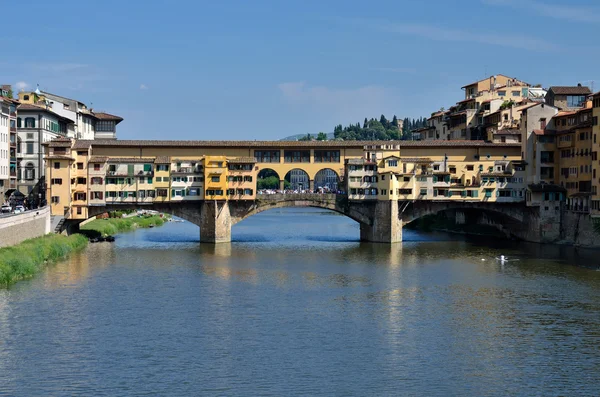Ponte Vecchio, monumento medieval de Florencia — Foto de Stock