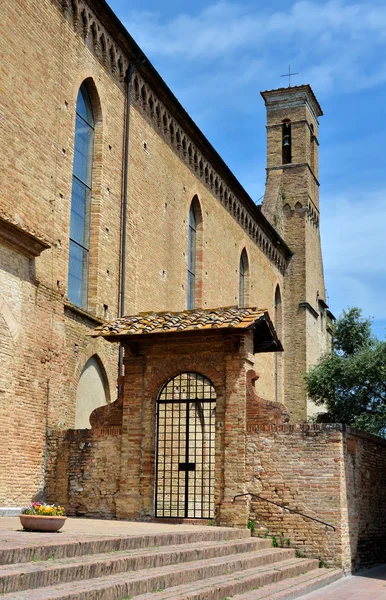 Kostel svatého Augustina v san gigmignano, Toskánsko — Stock fotografie