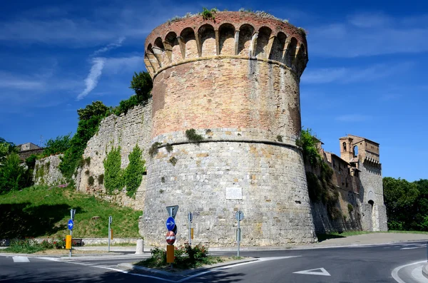 在托斯卡纳，意大利圣米尼亚设防 — 图库照片