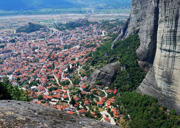 Kalampaka village, falaises des Météores, Grèce — Photo