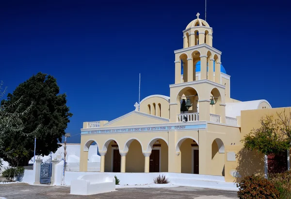 Igreja grega na aldeia de Oia, Santorini — Fotografia de Stock