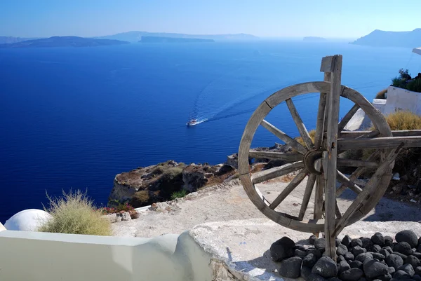 木製の車輪サントリーニ島、ギリシャ — ストック写真