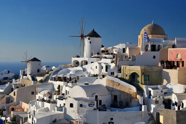 Oia väderkvarn i island of thira, santorini - cyclades, Grekland — Stockfoto
