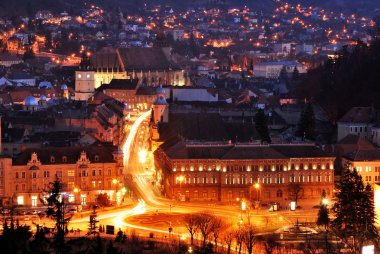 Brasov eski ortaçağ Merkezi, gece görüş, Romanya