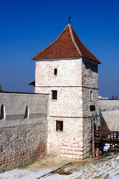Muralla y torre de fortificación de Brasov, Rumania — Foto de Stock