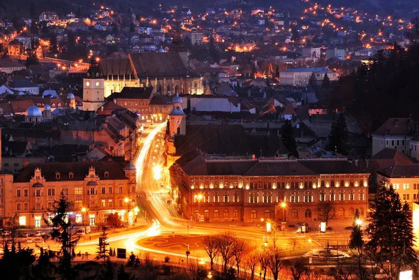 Oude middeleeuwse center Brasov, nacht weergave, Roemenië — Stockfoto
