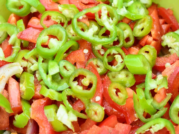 Salade avec tomate et piment — Photo