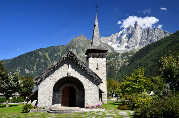 Les Praz de Chamonix y la montaña Aiguille Dru —  Fotos de Stock