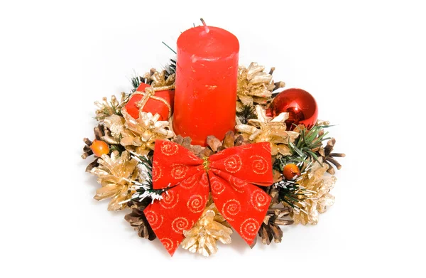 キャンドルと赤のクリスマス飾り — ストック写真