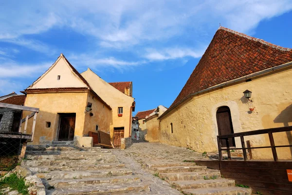 Rasnov pevnosti, úzké ulice, Transylvánie — Stock fotografie