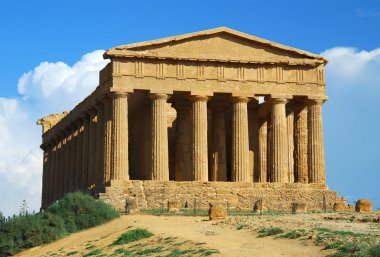Greek temple of Concordia in Agrigento, Sicily clipart