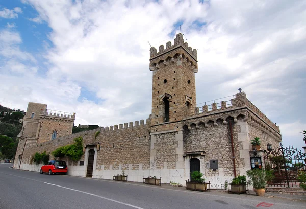 陶尔米纳，西西里城堡房子 — 图库照片