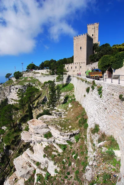 在埃里塞，西西里岛 balio 城堡塔 — 图库照片