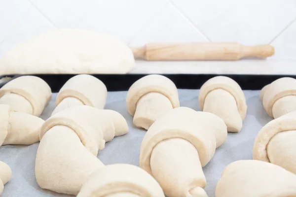 Подготовка пончиков . — стоковое фото