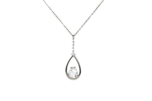 Stříbrný náhrdelník izolovaných na bílém pozadí — 图库照片
