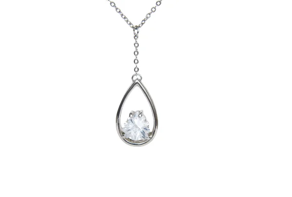 Stříbrný náhrdelník izolované na bílém pozadí — Stock fotografie
