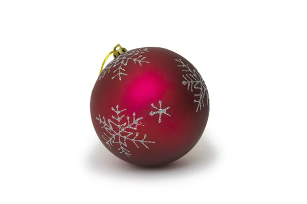 Bola de Natal tradicional isolado no fundo branco — Fotografia de Stock